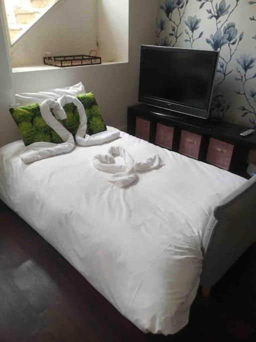 Riverside 1 Bed Basement Flat Near Hampton Court Palace East Molesey Luaran gambar