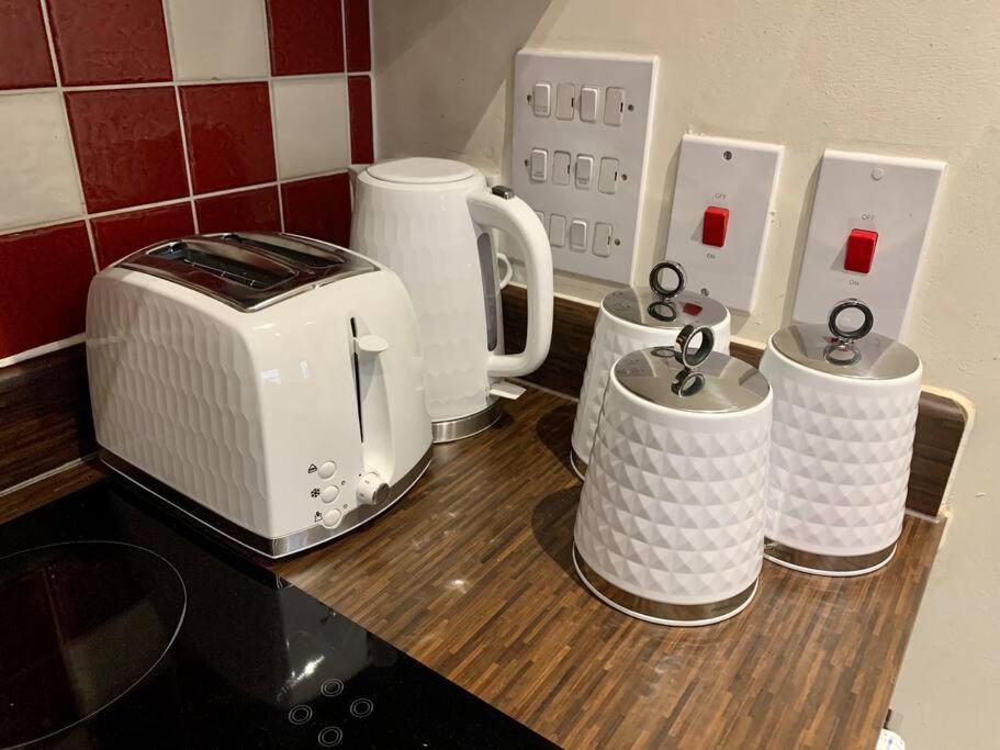 Riverside 1 Bed Basement Flat Near Hampton Court Palace East Molesey Luaran gambar